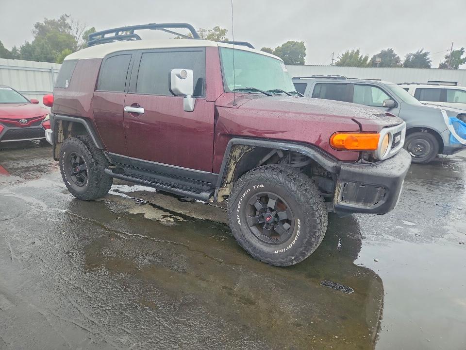 67715326 :رقم المزاد ، JTEBU11FX70070794 vin ، 2007 Toyota Fj Cruiser مزاد بيع