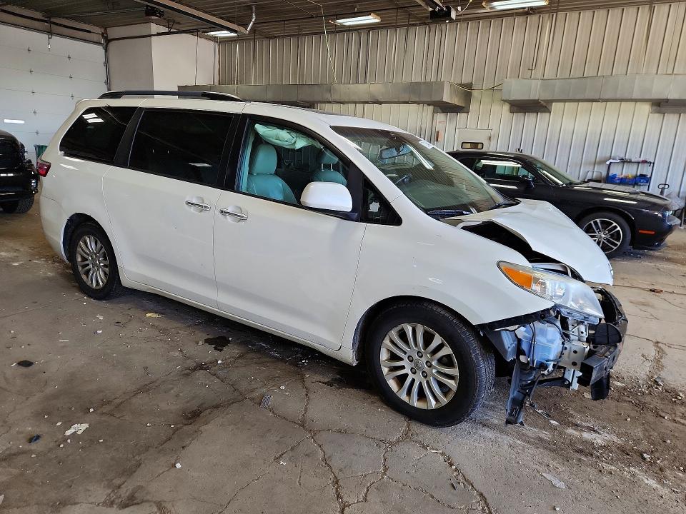 Продажа на аукционе авто 2016 Toyota Sienna, vin: 5TDYK3DC2GS738571, номер лота: 70223646