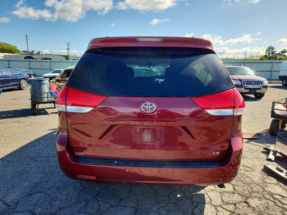 68870116 :رقم المزاد ، 5TDKK3DC6ES526646 vin ، 2014 Toyota Sienna مزاد بيع