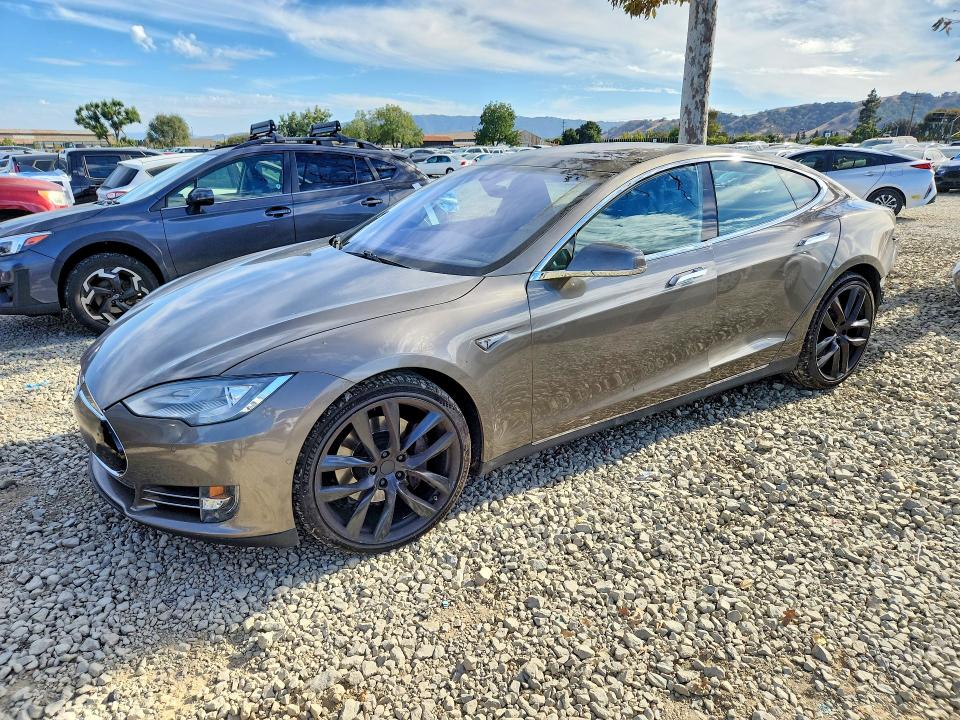 Auction sale of the 2015 Tesla Model S, vin: 5YJSA1H22FF090084, lot number: 68179246