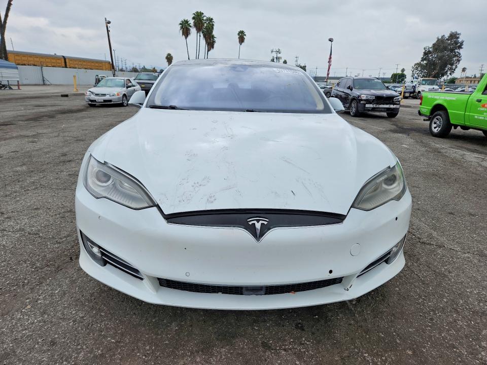 63731346 :رقم المزاد ، 5YJSA1H15EFP65027 vin ، 2014 Tesla Model S مزاد بيع