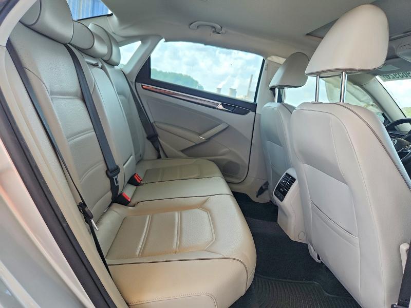 68965926 :رقم المزاد ، 1VWBA7A35JC043740 vin ، 2018 Volkswagen Passat مزاد بيع