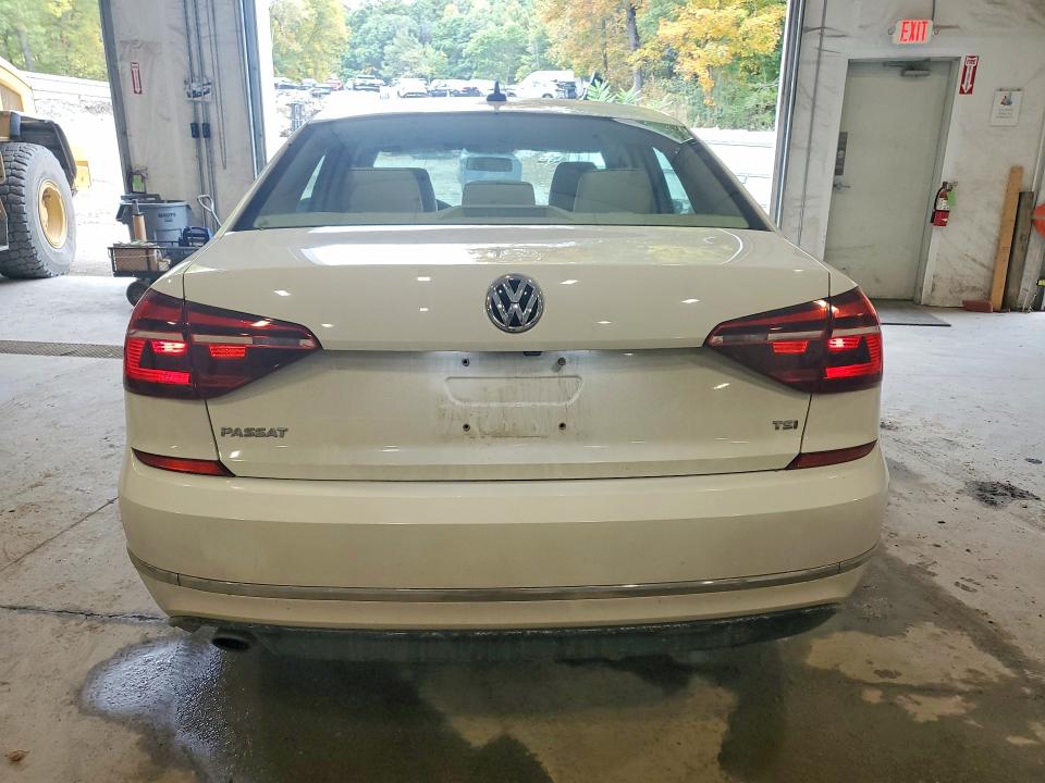 Продажа на аукционе авто 2018 Volkswagen Passat, vin: 1VWAA7A30JC008227, номер лота: 71236976