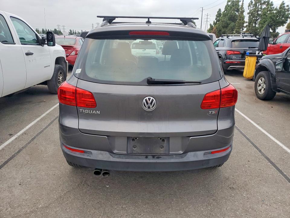 68829326 :رقم المزاد ، WVGAV7AX9HK027431 vin ، 2017 Volkswagen Tiguan مزاد بيع