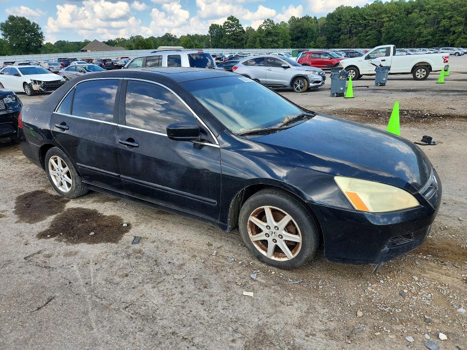69092536 :رقم المزاد ، 1HGCM66597A000625 vin ، 2007 Honda Accord مزاد بيع