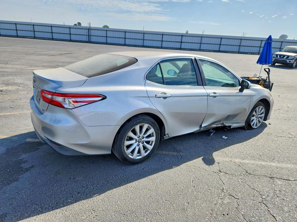 2018 Toyota Camry მანქანა იყიდება აუქციონზე, vin: 4T1B11HK0JU529276, აუქციონის ნომერი: 69847036