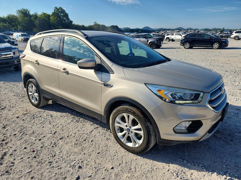 2017 Ford Escape მანქანა იყიდება აუქციონზე, vin: 1FMCU0GD0HUD04620, აუქციონის ნომერი: 68601716