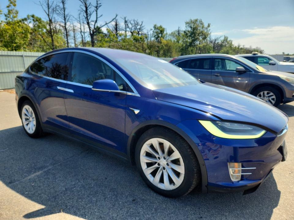 68395746 :رقم المزاد ، 5YJXCBE22LF239017 vin ، 2020 Tesla Model X مزاد بيع