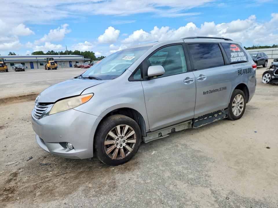68234126 :رقم المزاد ، 5TDYK3DC0BS111053 vin ، 2011 Toyota Sienna مزاد بيع