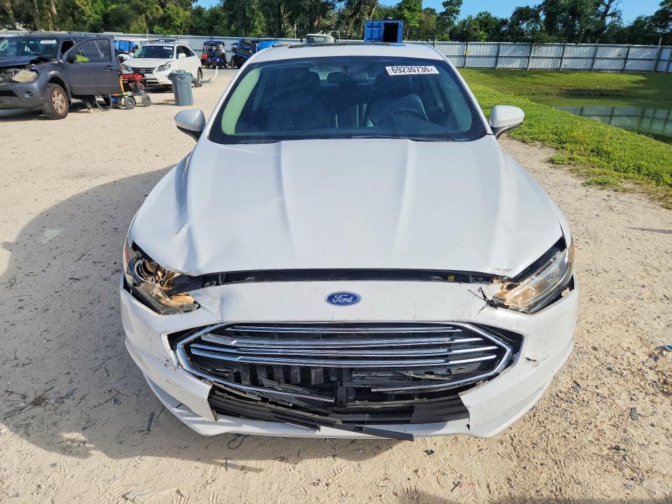 69230736 :رقم المزاد ، 3FA6P0LU2HR393179 vin ، 2017 Ford Fusion مزاد بيع