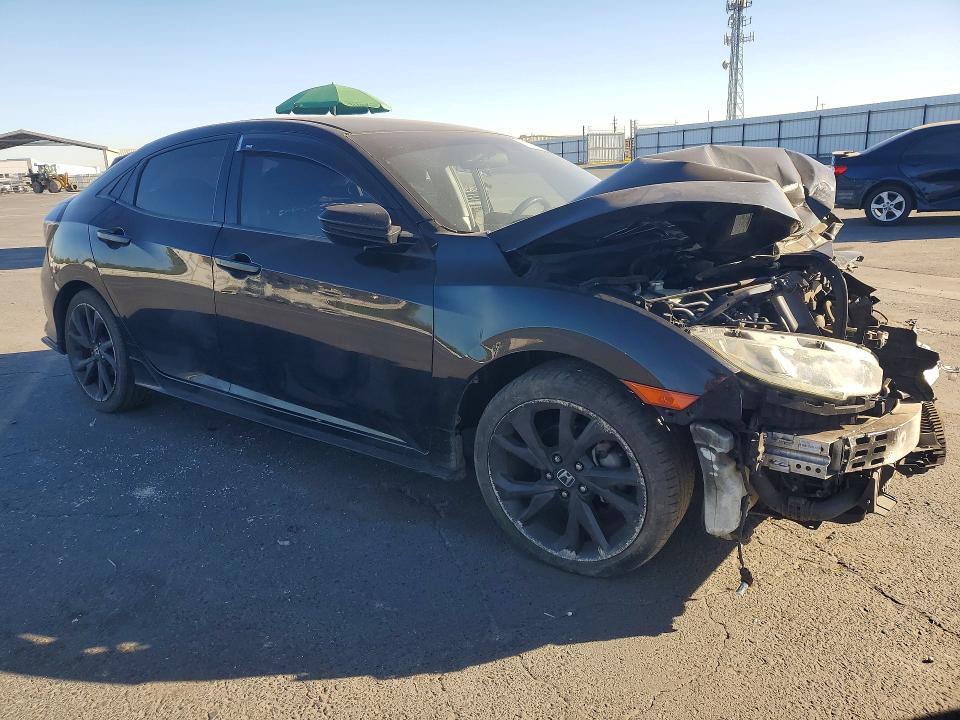 68057146 :رقم المزاد ، SHHFK7G49JU226366 vin ، 2018 Honda Civic مزاد بيع