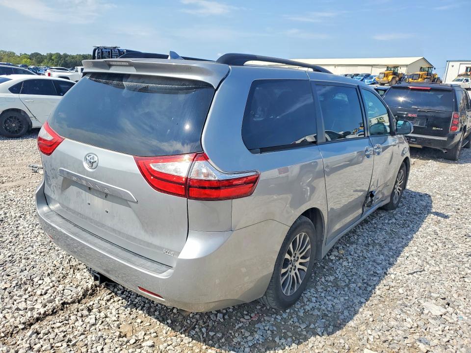 2018 Toyota Sienna მანქანა იყიდება აუქციონზე, vin: 5TDYZ3DC9JS931786, აუქციონის ნომერი: 69396676