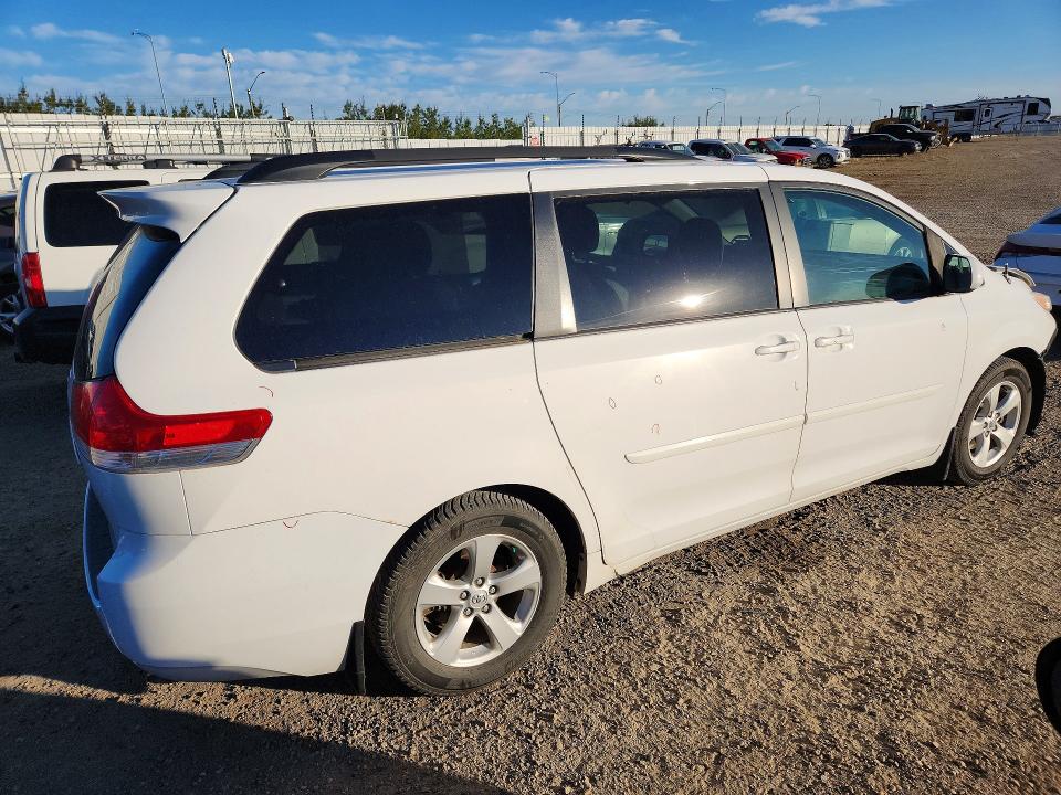 Продажа на аукционе авто 2013 Toyota Sienna, vin: 5TDKK3DC7DS317673, номер лота: 66832666