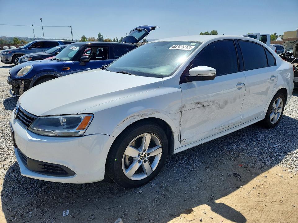 68709716 :رقم المزاد ، 3VWD17AJ4EM407626 vin ، 2014 Volkswagen Jetta مزاد بيع