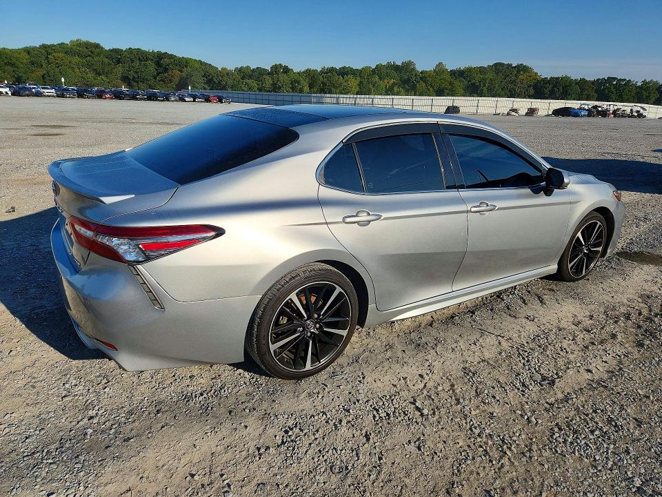 2018 Toyota Camry მანქანა იყიდება აუქციონზე, vin: 4T1B61HK8JU511562, აუქციონის ნომერი: 68920466