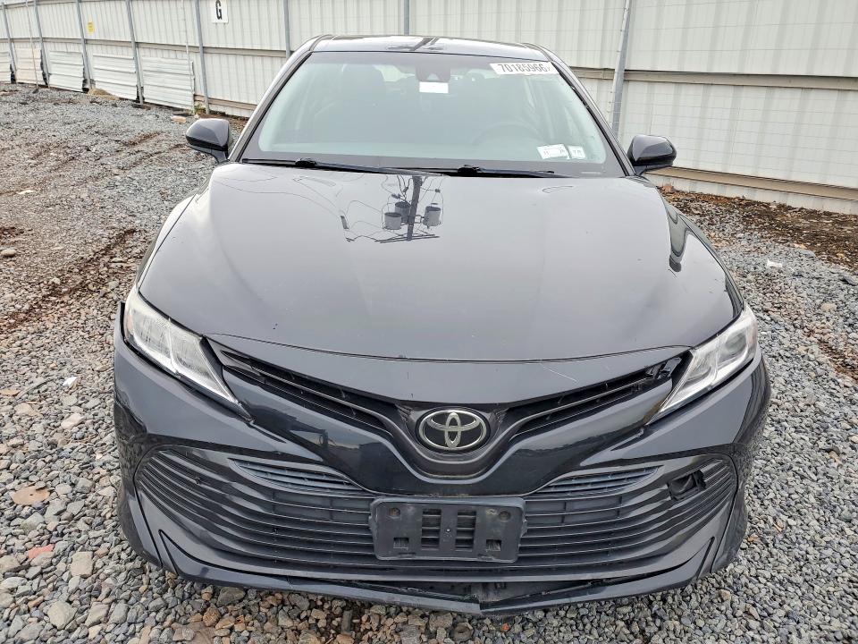 70185966 :رقم المزاد ، JTNB11HKXJ3013917 vin ، 2018 Toyota Camry مزاد بيع