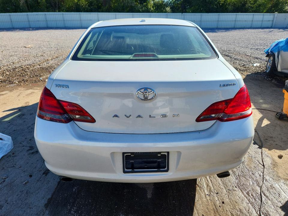 70902976 :رقم المزاد ، 4T1BK3DB0AU356406 vin ، 2010 Toyota Avalon مزاد بيع