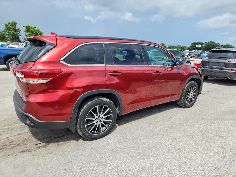 Продажа на аукционе авто 2018 Toyota Highlander, vin: 5TDJZRFH0JS540765, номер лота: 69567906