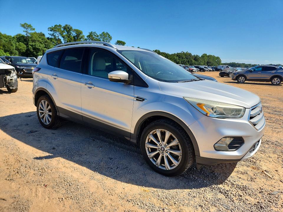 2017 Ford Escape მანქანა იყიდება აუქციონზე, vin: 1FMCU0JDXHUD83772, აუქციონის ნომერი: 69497956