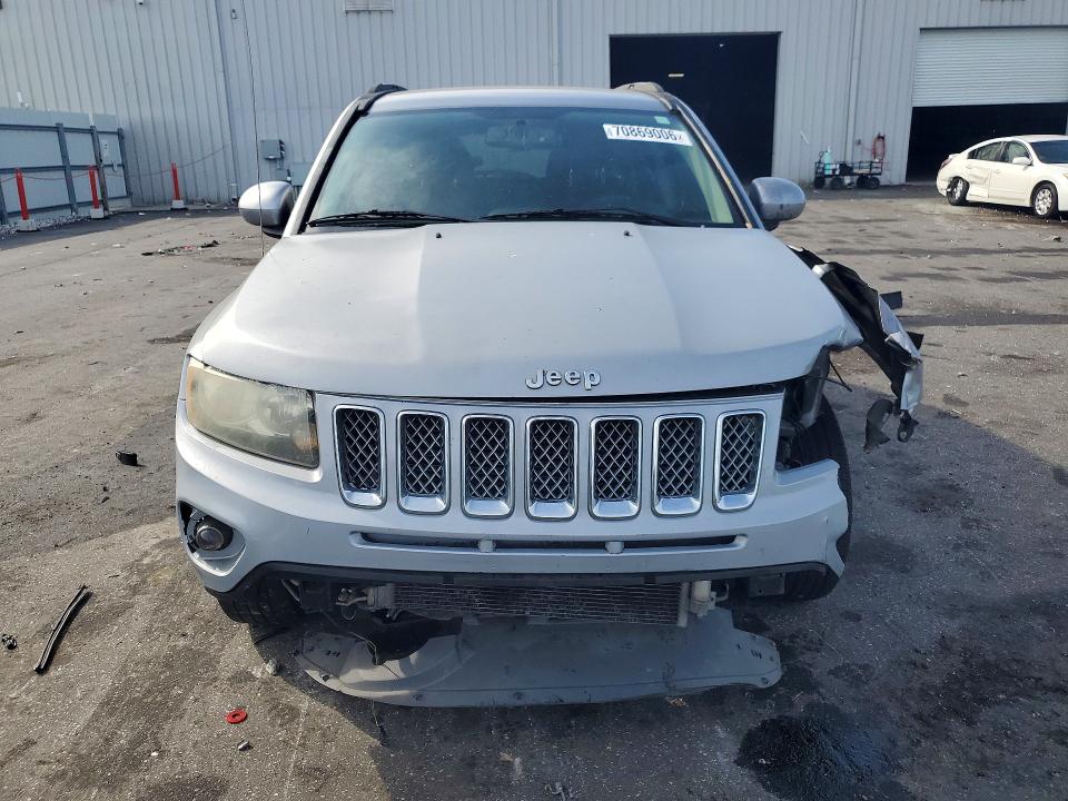 70869006 :رقم المزاد ، 1C4NJCEB8FD139017 vin ، 2015 Jeep Compass مزاد بيع