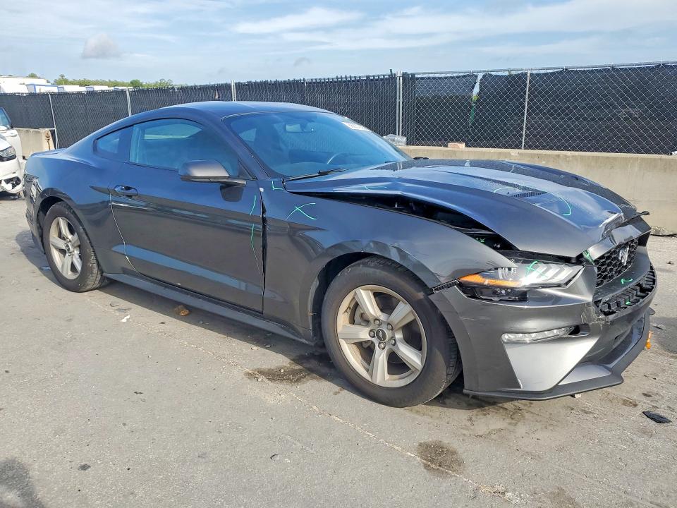 68637926 :رقم المزاد ، 1FA6P8TH6J5121552 vin ، 2018 Ford Mustang مزاد بيع