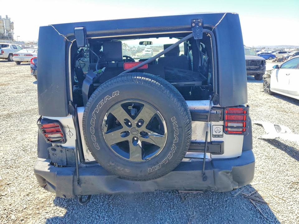 2010 Jeep Wrangler Unlimited მანქანა იყიდება აუქციონზე, vin: 1J4BB3H18AL136310, აუქციონის ნომერი: 67640186