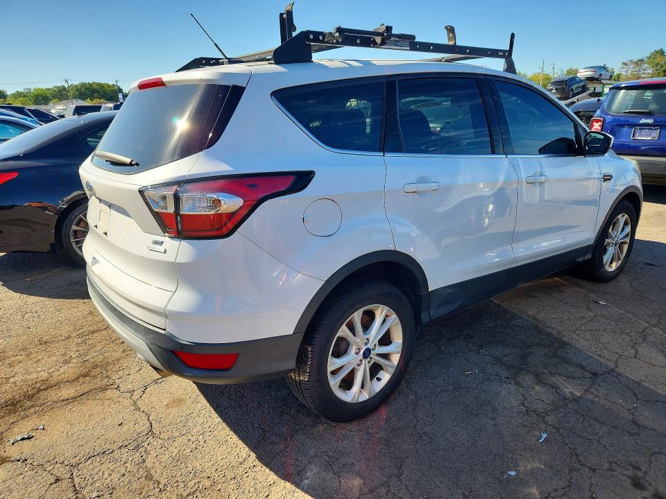 Продаж на аукціоні авто 2017 Ford Escape, vin: 1FMCU0GD5HUE77372, номер лоту: 69282516