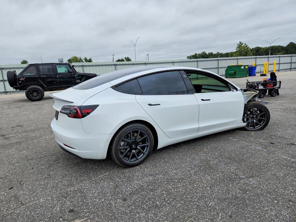 70112246 :رقم المزاد ، 5YJ3E1EA8NF102872 vin ، 2022 Tesla Model 3 مزاد بيع
