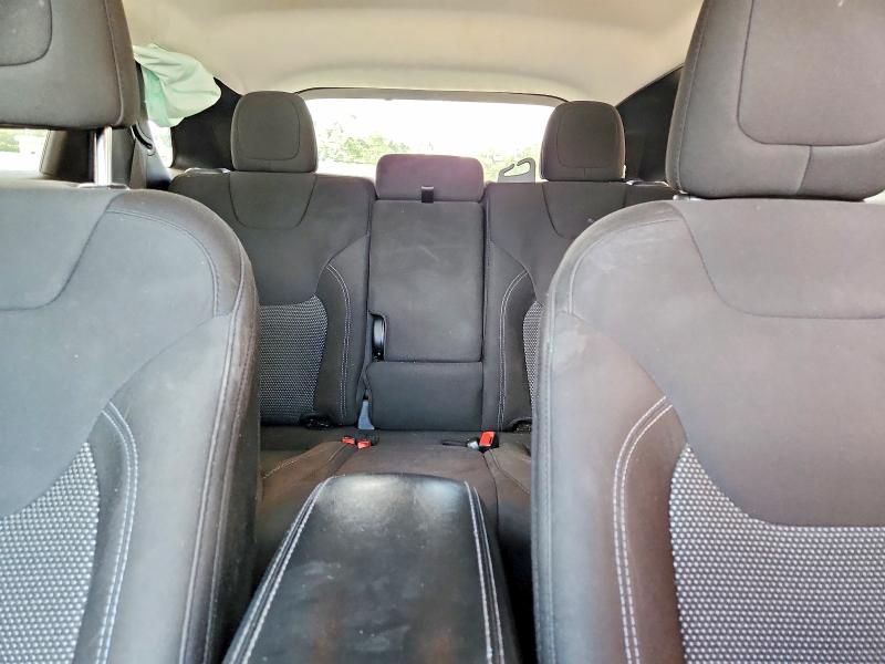 67591876 :رقم المزاد ، 1C4PJLCB8LD614298 vin ، 2020 Jeep Cherokee مزاد بيع
