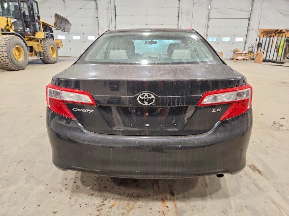 69642436 :رقم المزاد ، 4T4BF1FK1CR225032 vin ، 2012 Toyota Camry مزاد بيع