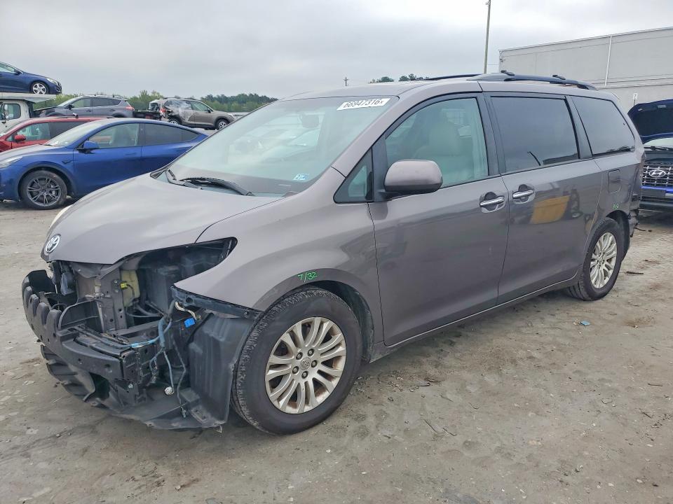 66947316 :رقم المزاد ، 5TDYK3DC4FS529931 vin ، 2015 Toyota Sienna مزاد بيع