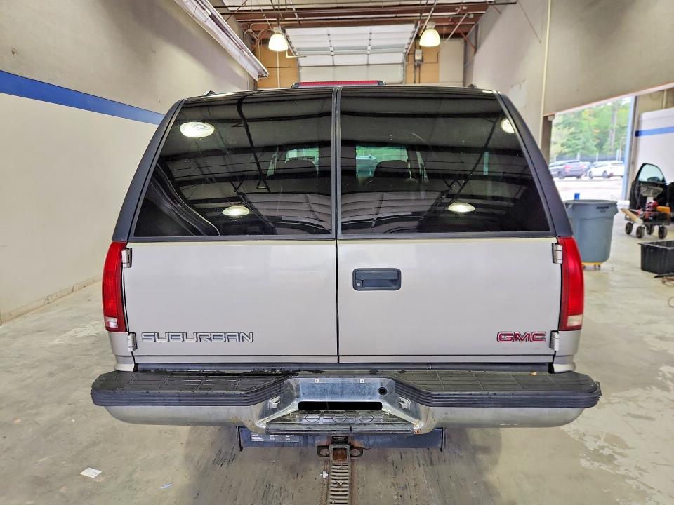 69733326 :رقم المزاد ، 1GKFK16R1XJ707097 vin ، 1999 Gmc Suburban مزاد بيع