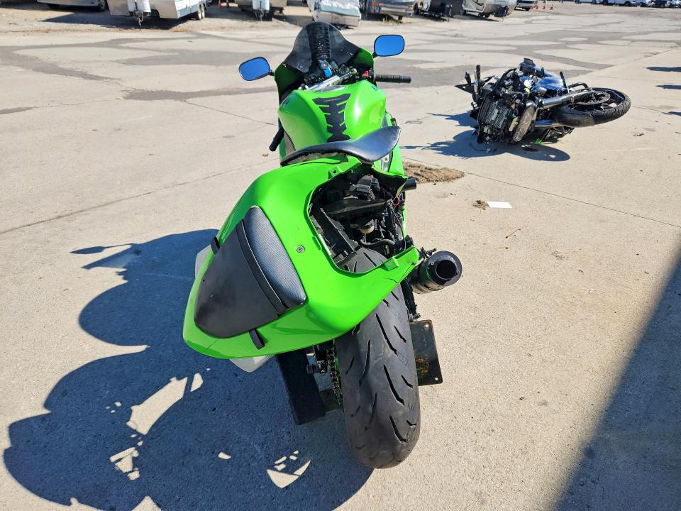 70680266 :رقم المزاد ، JKAZXCD147A024713 vin ، 2007 Kawasaki Zx1000 مزاد بيع
