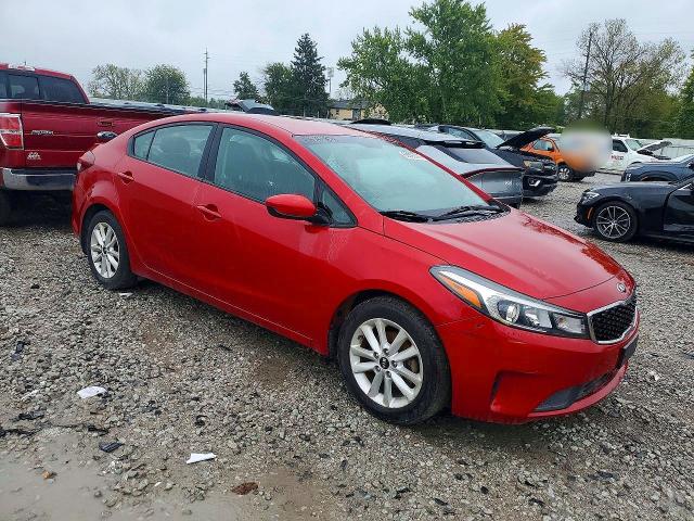 2017 Kia Forte მანქანა იყიდება აუქციონზე, vin: 3KPFL4A77HE158598, აუქციონის ნომერი: 69698776