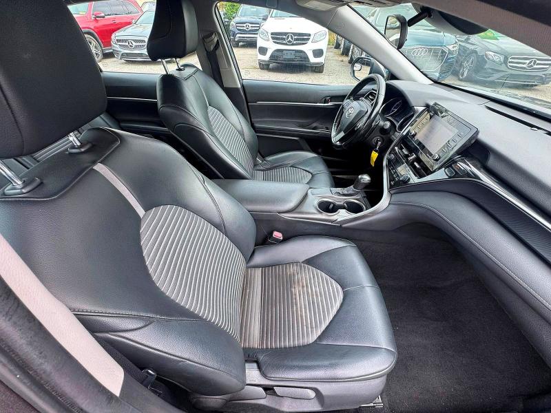 68888376 :رقم المزاد ، 4T1G11AK0MU444085 vin ، 2021 Toyota Camry مزاد بيع