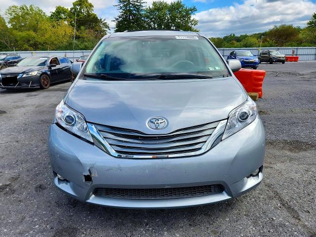 2014 Toyota Sienna მანქანა იყიდება აუქციონზე, vin: 5TDYK3DC0ES501333, აუქციონის ნომერი: 71114866