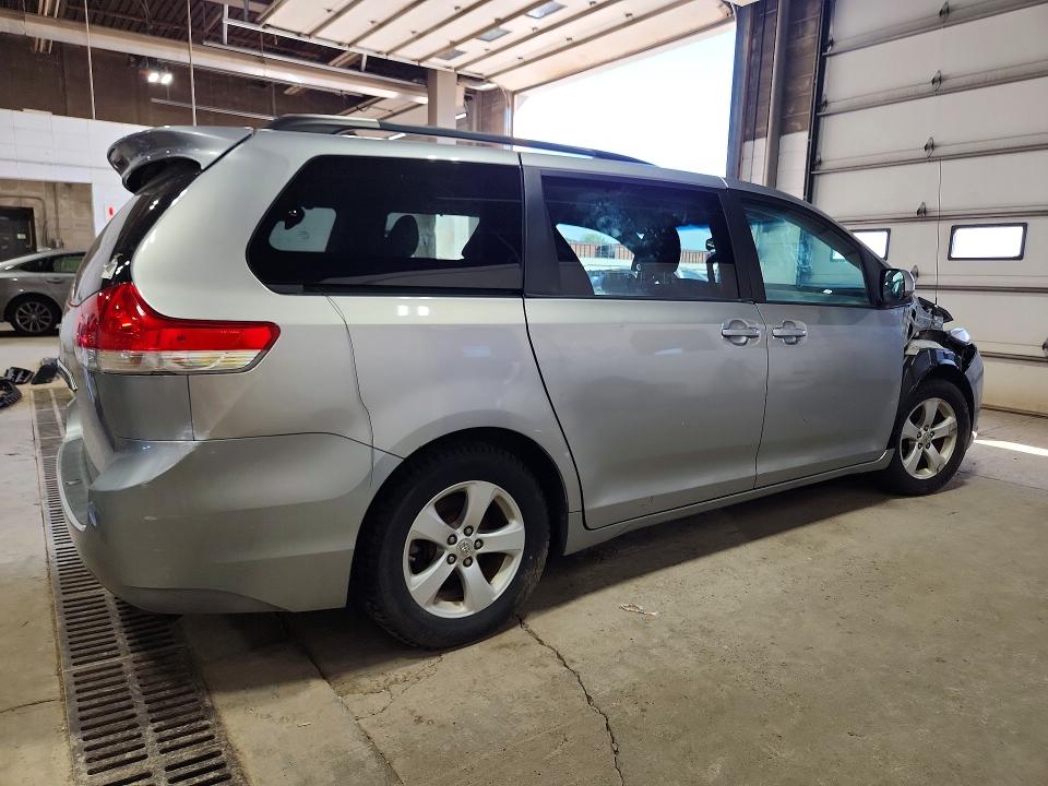 Продаж на аукціоні авто 2011 Toyota Sienna, vin: 5TDKK3DC6BS124105, номер лоту: 69123686