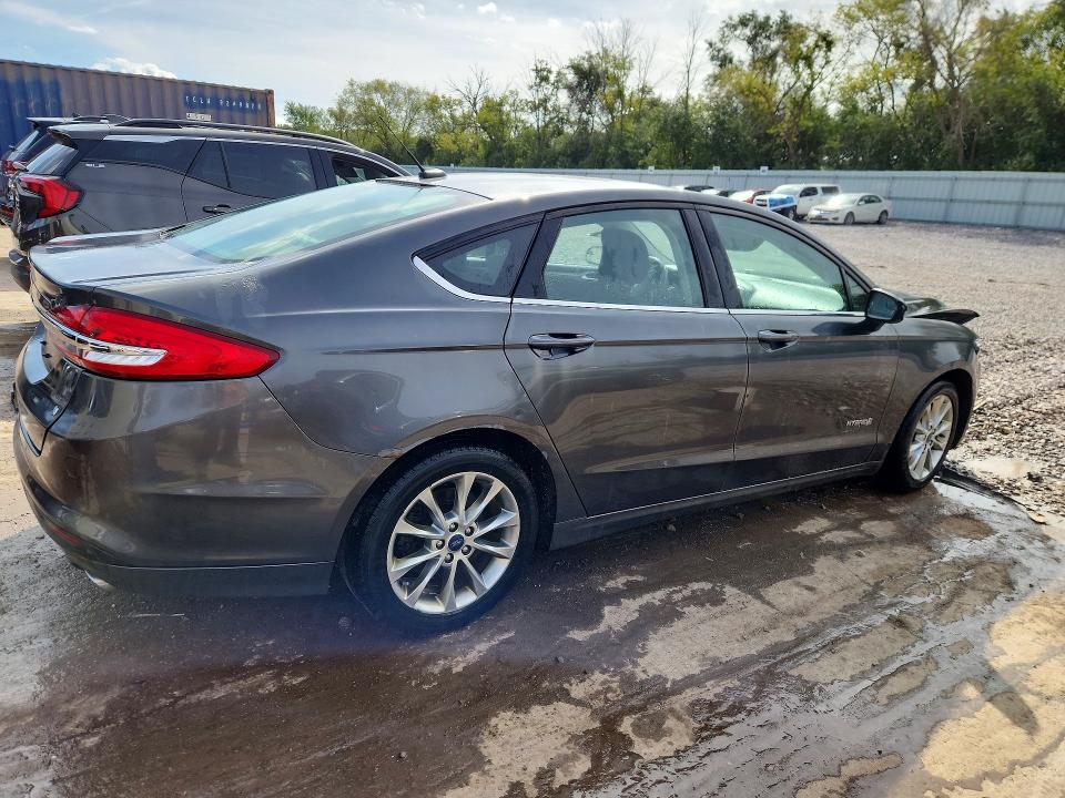 68400466 :رقم المزاد ، 3FA6P0LU2HR325822 vin ، 2017 Ford Fusion مزاد بيع
