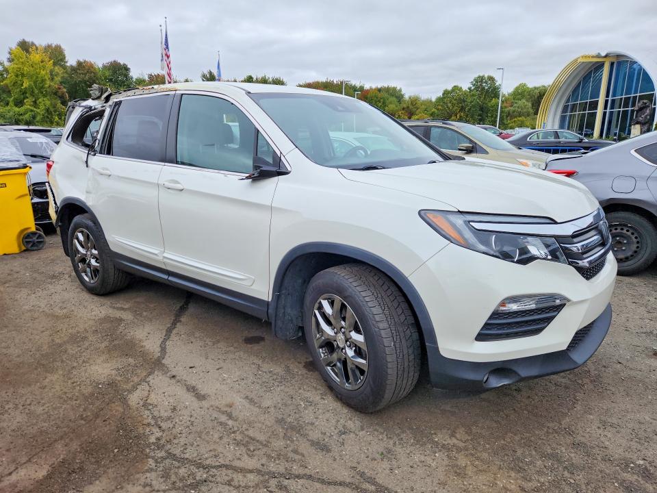 Продаж на аукціоні авто 2017 Honda Pilot, vin: 5FNYF6H61HB052862, номер лоту: 70520426