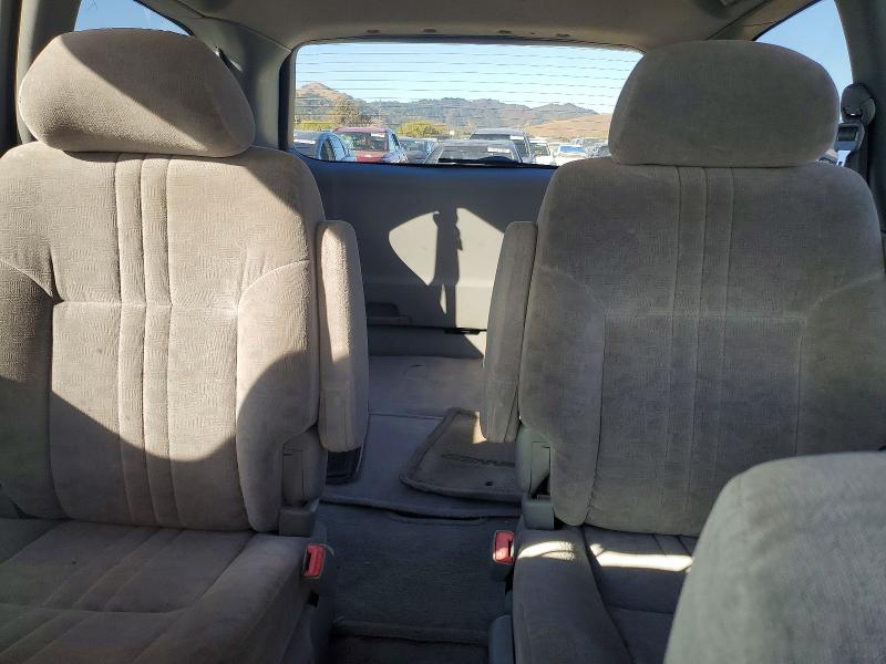 70604856 :رقم المزاد ، 4T3ZF13C81U334145 vin ، 2001 Toyota Sienna مزاد بيع
