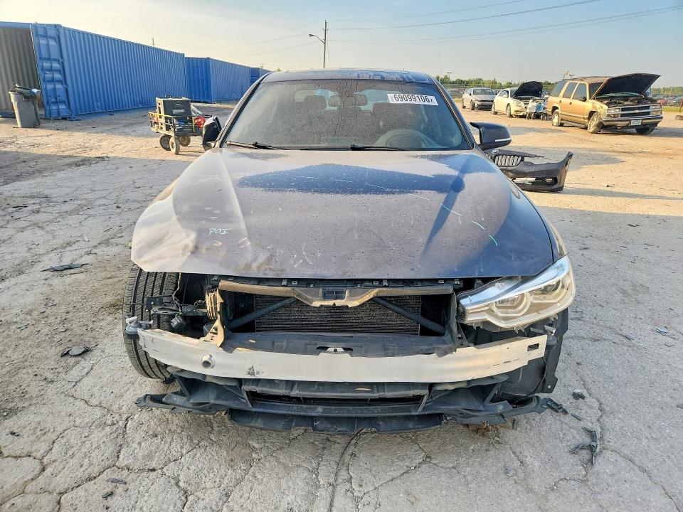 69099106 :رقم المزاد ، WBA8D9C51JA614180 vin ، 2018 Bmw 330 مزاد بيع