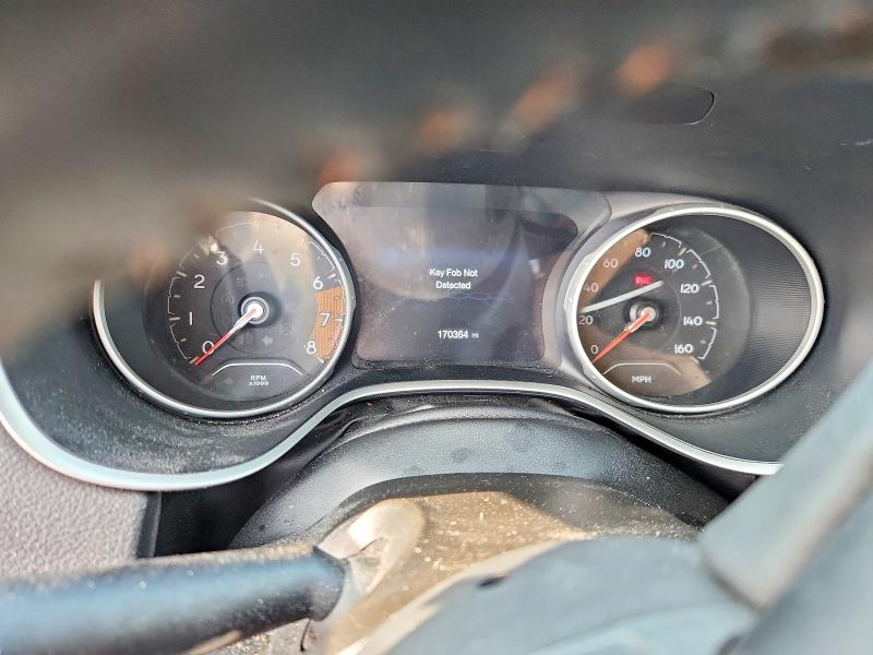 67680596 :رقم المزاد ، 3C4NJDBB4JT192584 vin ، 2018 Jeep Compass مزاد بيع