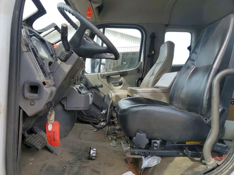 Продажа на аукционе авто 2005 Freightliner M2, vin: 1FVHC7CVX5HU09596, номер лота: 63025736