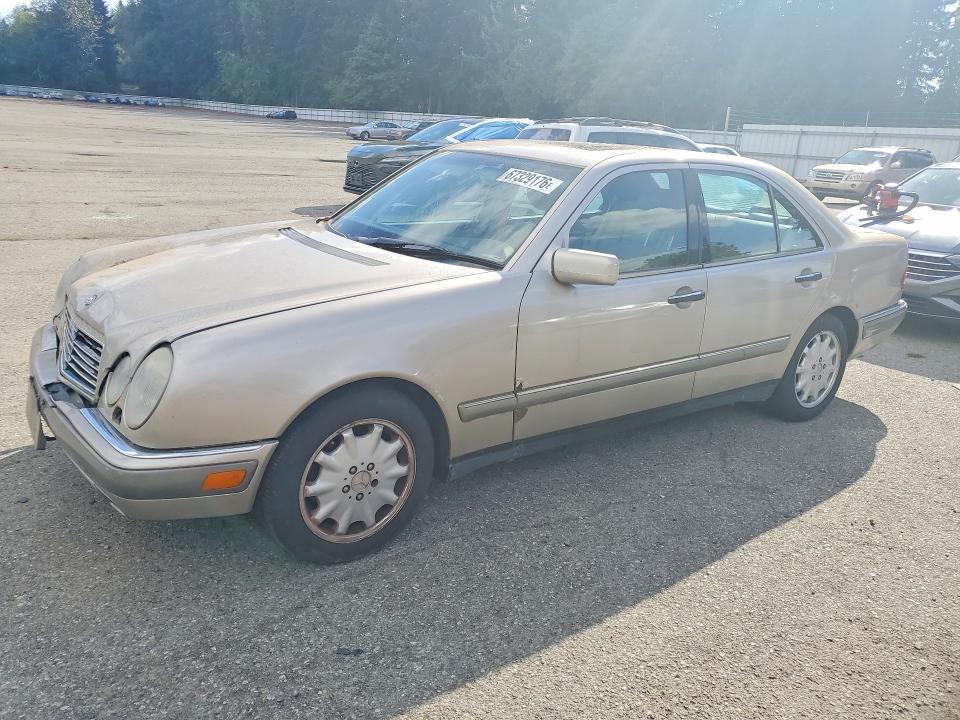 67329176 :رقم المزاد ، WDBJF55F5VA351290 vin ، 1997 Mercedes-benz E مزاد بيع