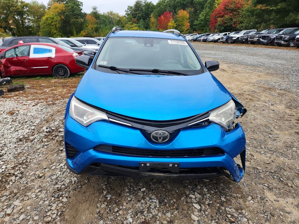 Продажа на аукционе авто 2017 Toyota Rav4, vin: JTMBFREV9HJ701691, номер лота: 71132326
