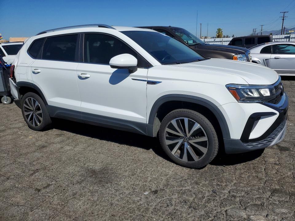 Продажа на аукционе авто 2022 Volkswagen Taos, vin: 3VVRX7B26NM040258, номер лота: 67370306