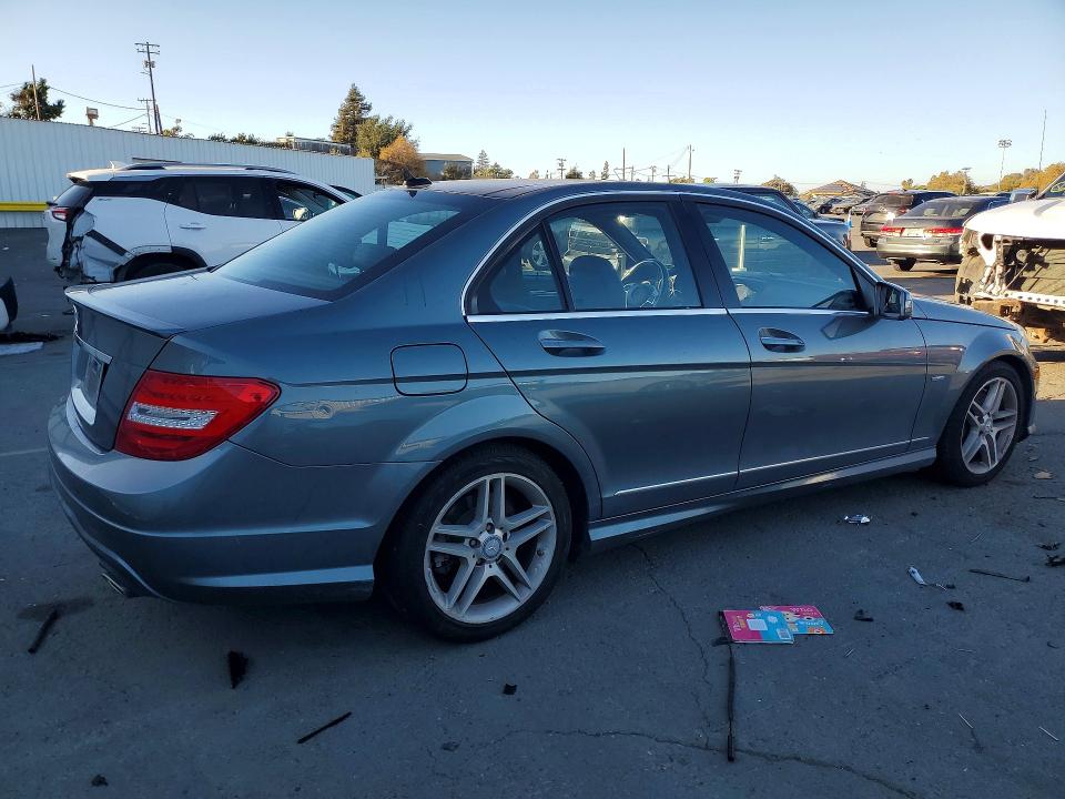 70850526 :رقم المزاد ، WDDGF5HB4CR222448 vin ، 2012 Mercedes-benz C مزاد بيع