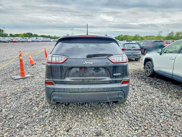 68211906 :رقم المزاد ، 1C4PJLCB2KD148091 vin ، 2019 Jeep Cherokee مزاد بيع