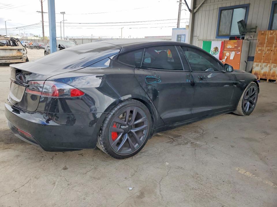 69187886 :رقم المزاد ، 5YJSA1E55MF436284 vin ، 2021 Tesla Model S مزاد بيع