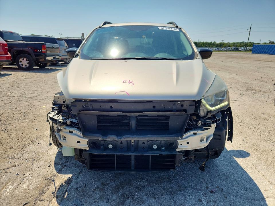 67669276 :رقم المزاد ، 1FMCU0GD7HUE44096 vin ، 2017 Ford Escape مزاد بيع